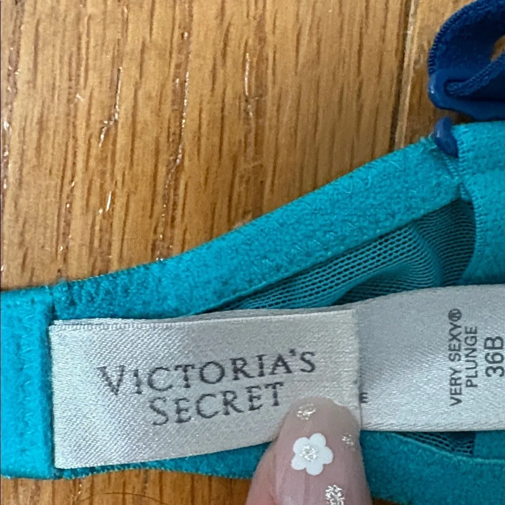 Victoria's Secret Very Sexy Plunge Teal Blue Lace Bra Size 36B Vintage